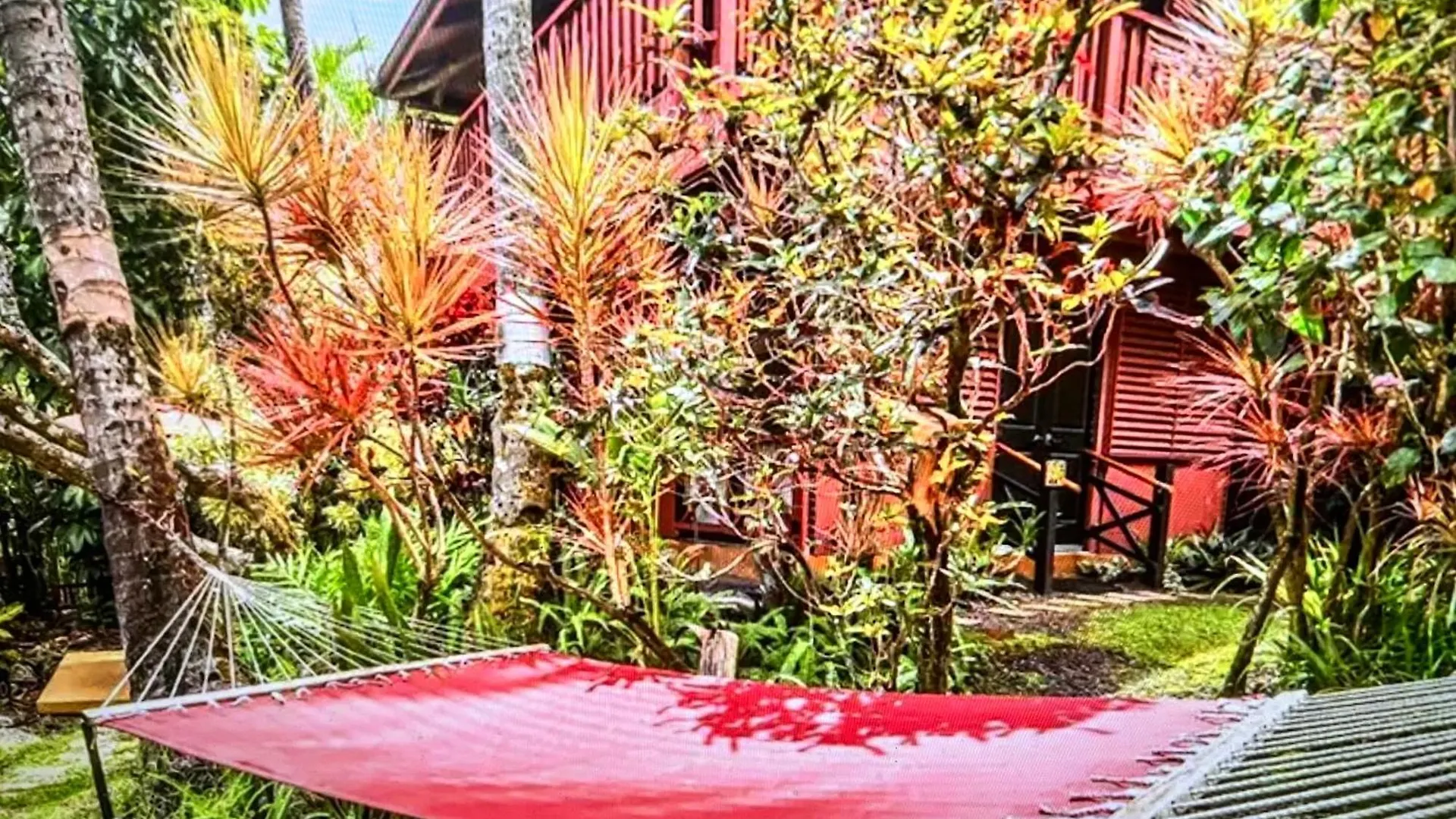 The Bali House And Cottage At Kehena Beach Hawaii